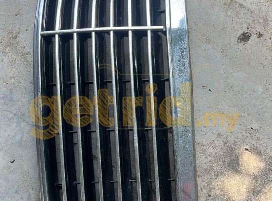 Mercedes Grille – NEW