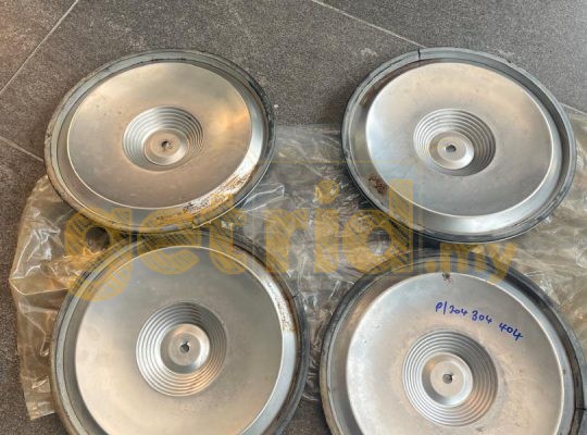 Peugeot 204 / 304 / 404 Hub Caps – NOS