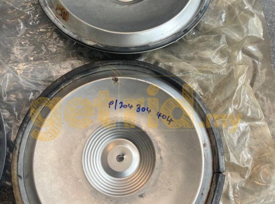 Peugeot 204 / 304 / 404 Hub Caps – NOS