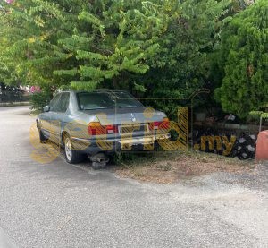 E32 BMW
