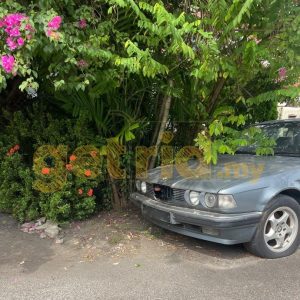 E32 BMW