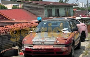 Mazda Astina 323 – Left to Rot