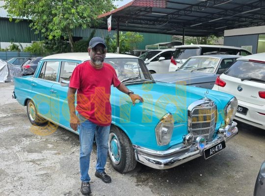 A Star on Wheels: Datuk G’s Gorgeous 1959 Mercedes-Benz 220SE (W111)