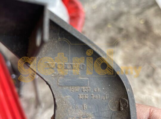 Volvo 240 – Turn Signal Trim