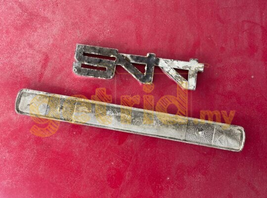 Classic Volvo 244 – Badges