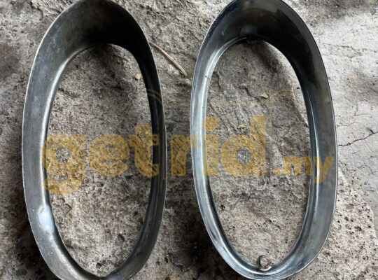 122 Amazon Volvo – Rear Light Surround