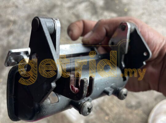 Volvo 244GL Door Handle – USED