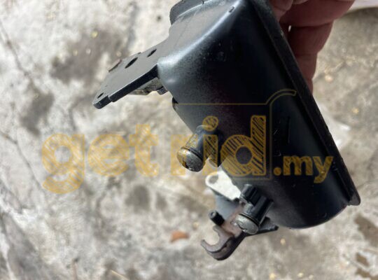 Volvo 244GL Door Handle – USED