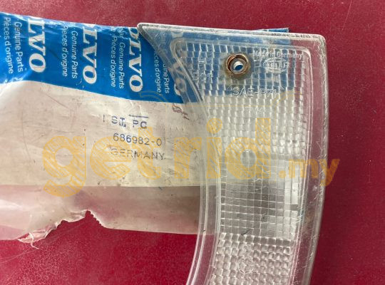 Volvo 140 Front Signal – NOS